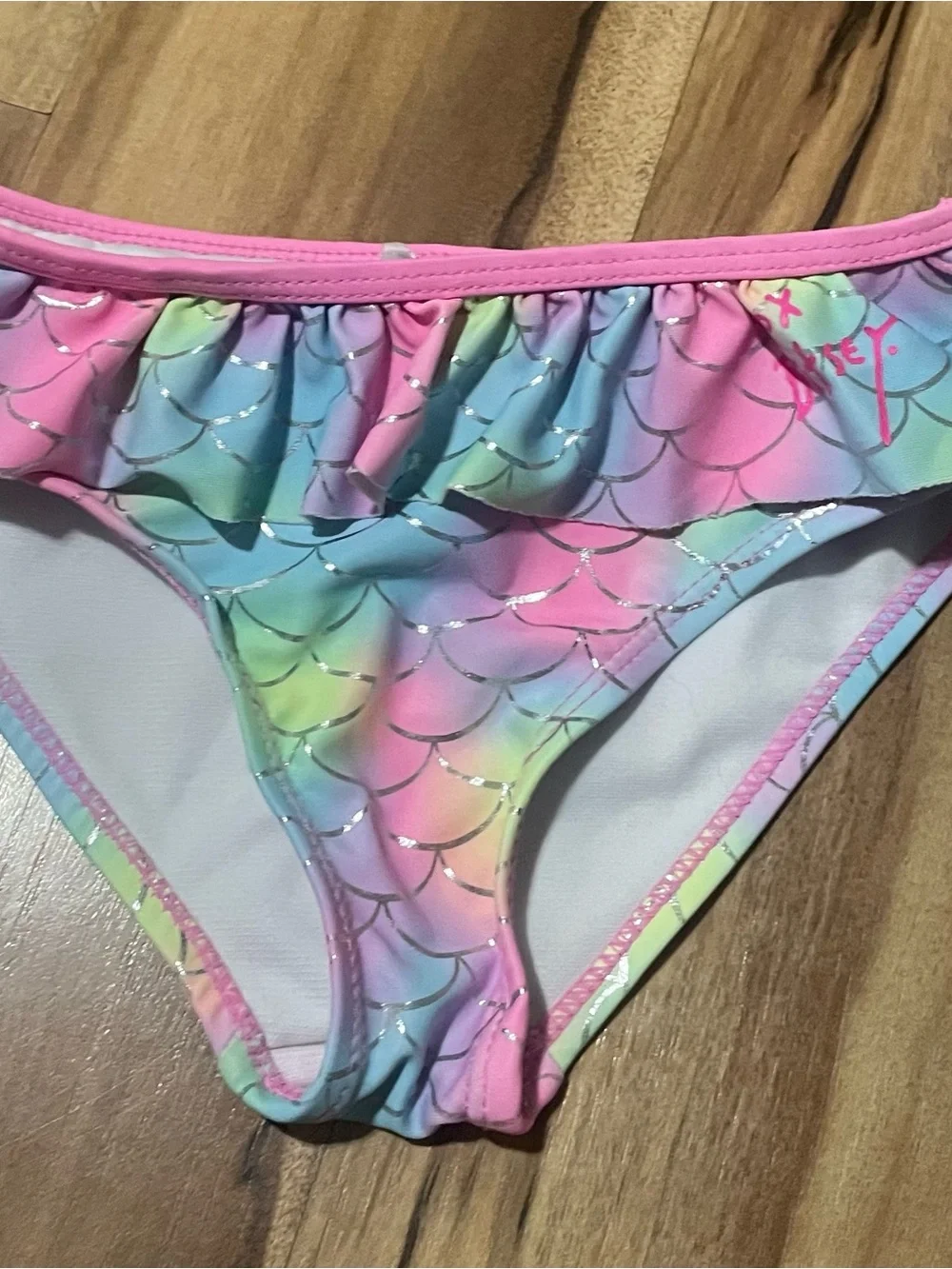 Betsey Johnson Girls 2-Piece Mermaid Swimsuit Pastel Scale Ruffle Bikini Size 5